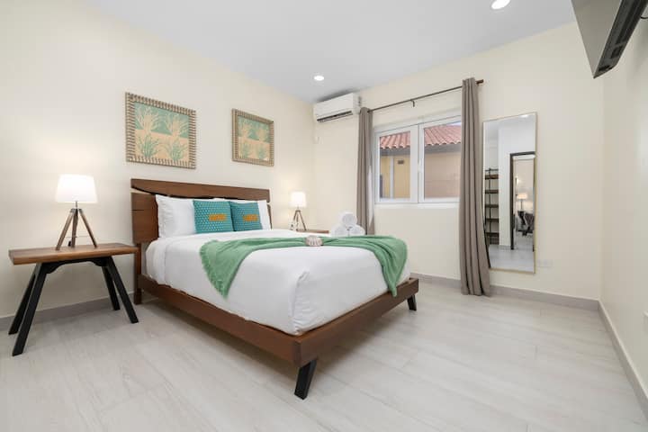 הבית שלכם הרחק מהבית: להתכרבל במצעים נקיים, להירגע עם כריות רכות ולהתענג על הנופש הנוח והנעים האולטימטיבי.