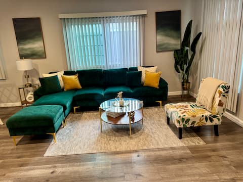 Immaculate & Cozy home near LAX & Beach.