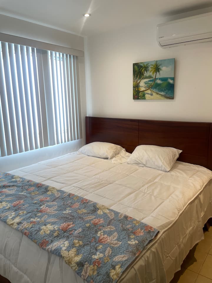 Dhoma e gjumit nr. 1, krevat dopio "king". Fli i qetë si një mbret apo mbretëreshë!