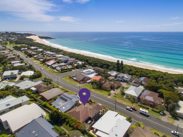 Beachfront Luxury – Games Room & Beach Essentials!