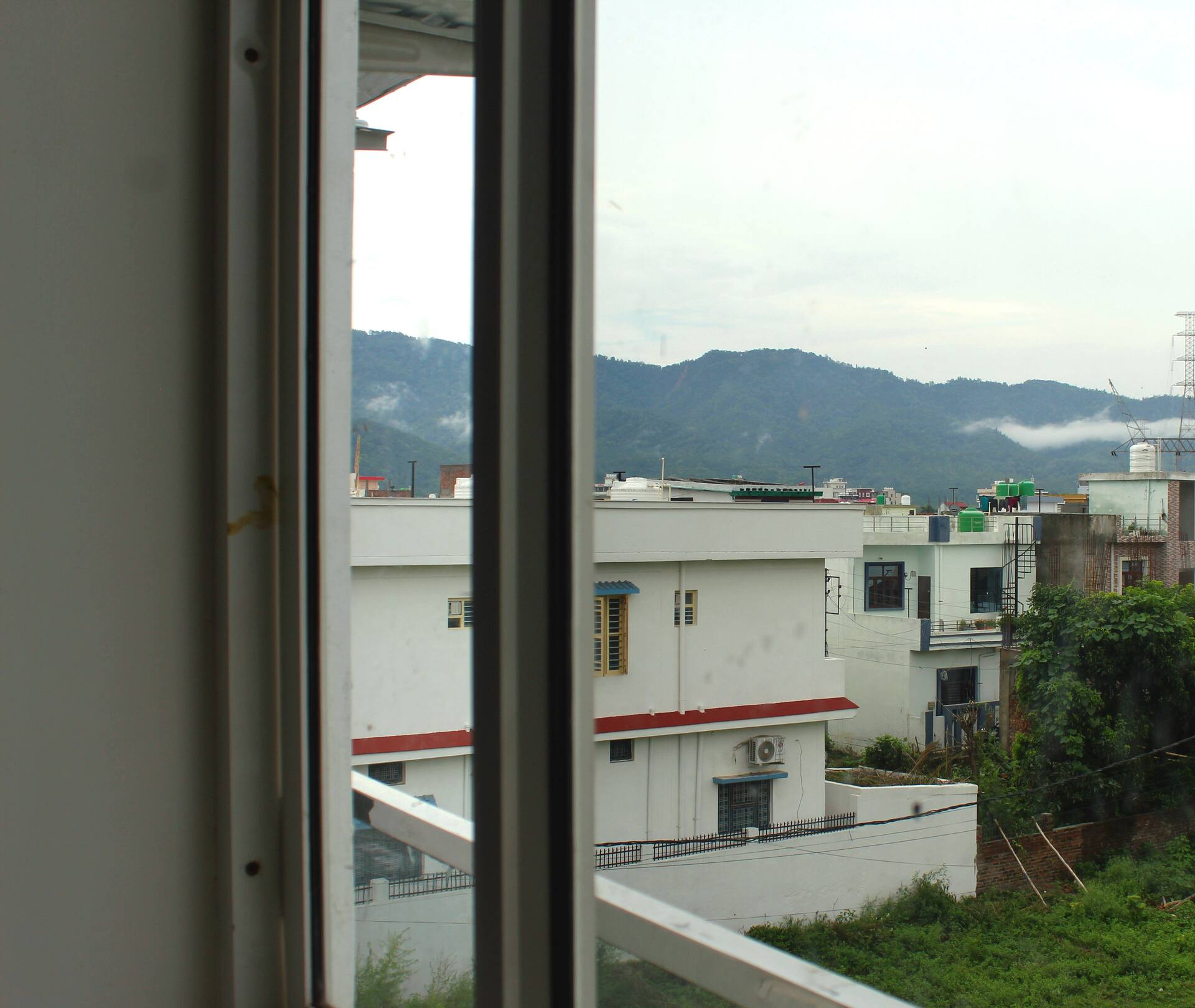 Peaceful and comfy 2BHK Flat Homestay in Rishikesh