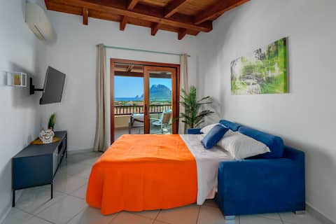 Tavolara Island, Sea View Apartment and Terrace