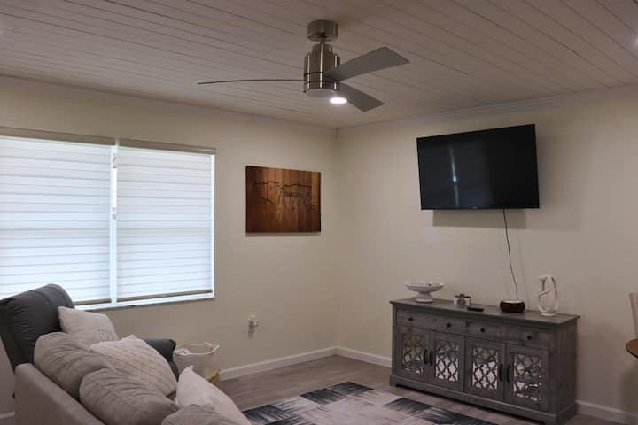 Harbor Side Retreat - Port Charlotte, FL