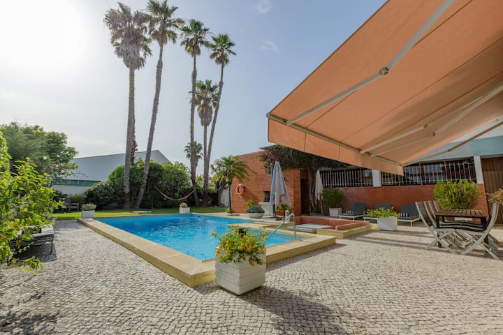 Elegant Seaside Villa, Pool, BBQ