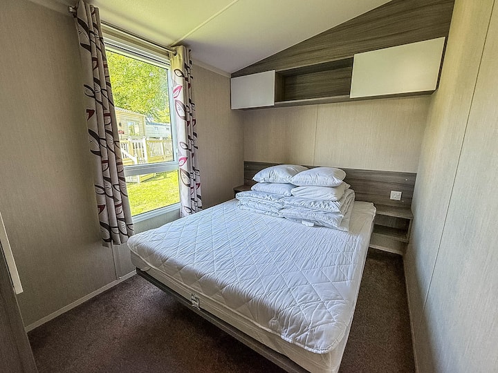 Отпуснете се по време на почивката си в Обединеното кралство в Cherry Tree Holiday Park, където нашите уютни спални са създадени за спокоен сън след натоварени дни.