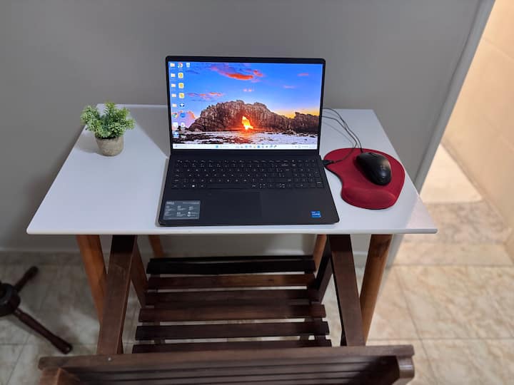 Pracovný priestor – notebook nie je súčasťou ponuky (len ilustrácia)