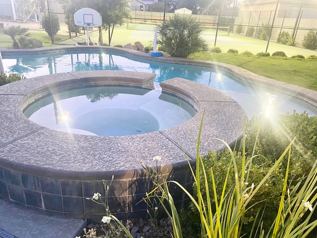 Oasis Gated Pool*Tennis*Golf*Spa*Gym*Bktball*Games
