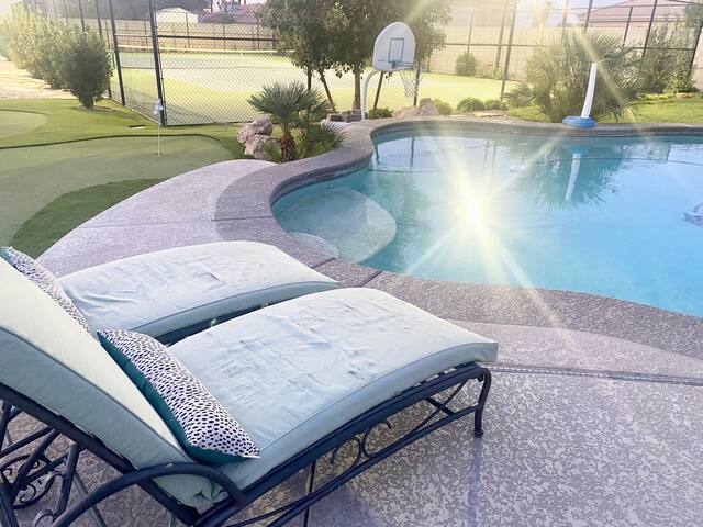 Oasis Gated Pool*Tennis*Golf*Spa*Gym*Bktball*Games gallery image 2