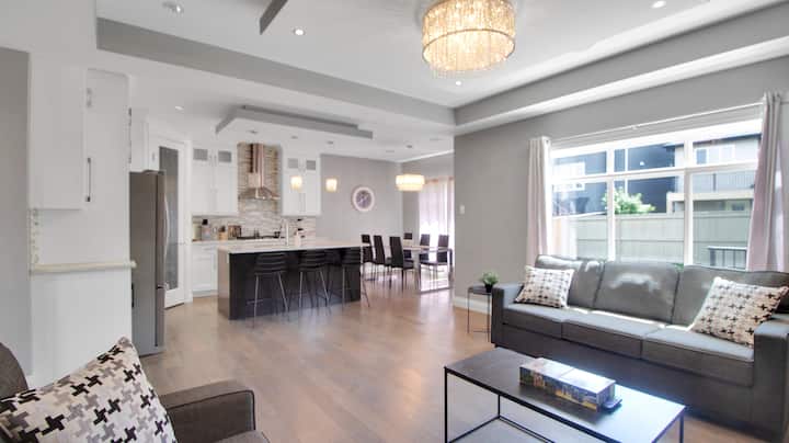 Cozy Luxe Stay Near The Rockies - Airdrie