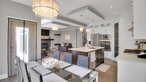 Cozy Luxe Stay Near the Rockies