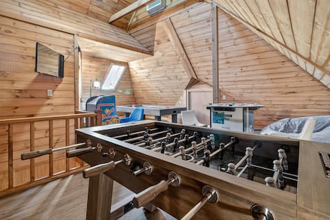 FLXFarmhouse-7Bd-6Ba-HotTub-Firepit-Arcade-Pets
