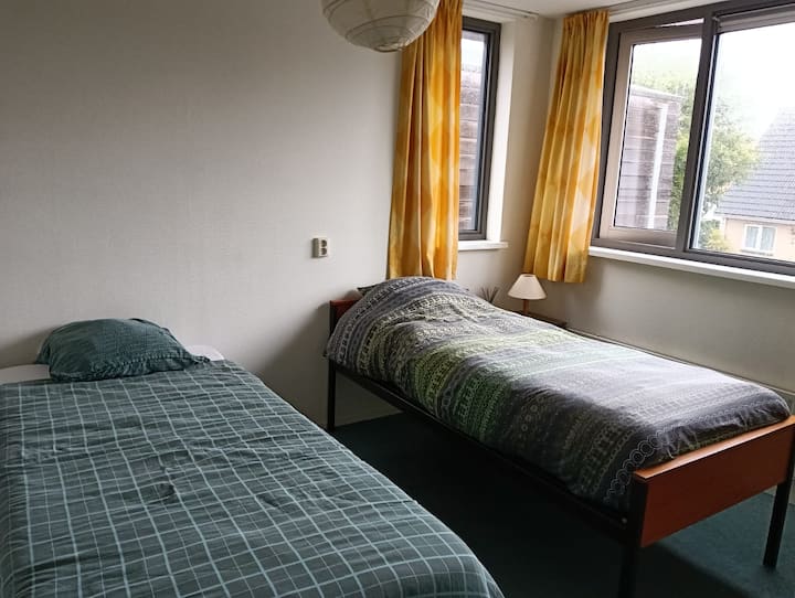 ห้องนอนที่ 3 ตั้งอยู่ที่ชั้น 1
ห้องนี้มีเตียงเดี่ยวสองเตียงขนาด 90x210