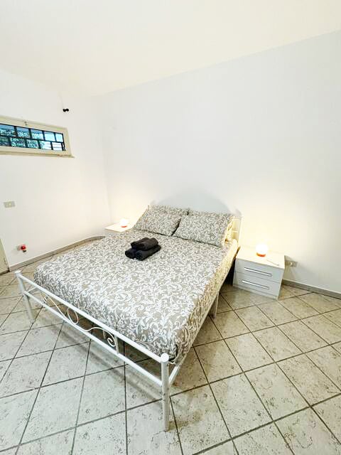 מיטה זוגית בקומת הקרקע