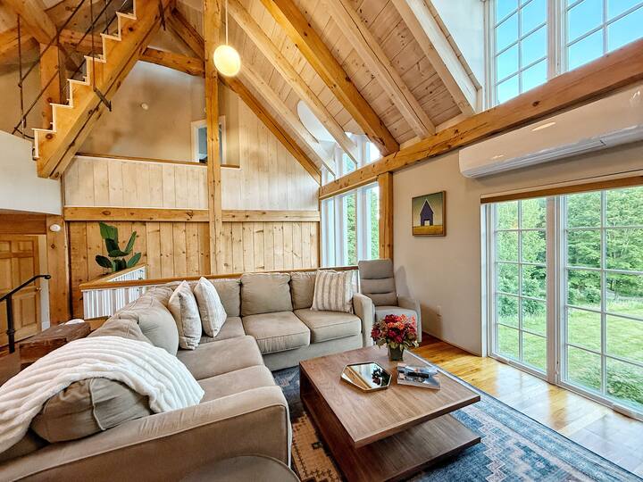 Дневна соба на вториот кат во главната куќа, Блу Хејвен.