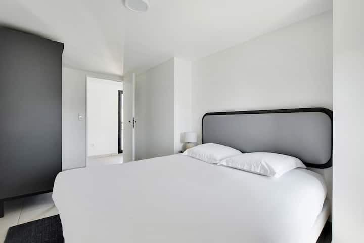 Მესამე საძინებელი დიდი საწოლით 