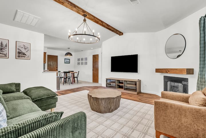 Modern Dual-master House Near Yosemite - Oakhurst, CA