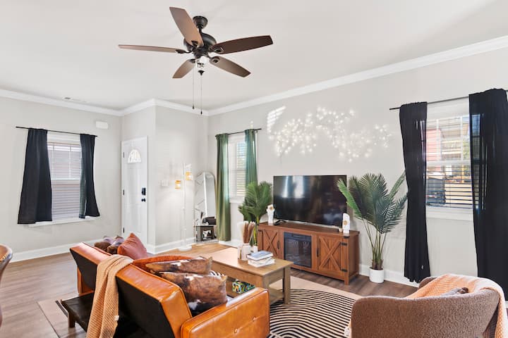 Уживајте во удобност, опуштете се со саканите и создајте спомени во овој удобен простор за живеење. Кога ќе се опуштите и ќе се наполните со енергија?