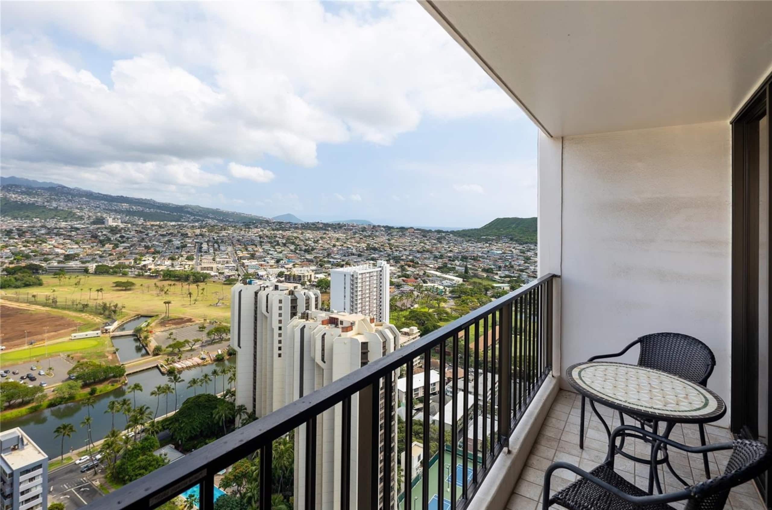 Hotel in Honolulu · ★4.7 · 1 bedroom · 3 beds · 1 private bath - Image 15
