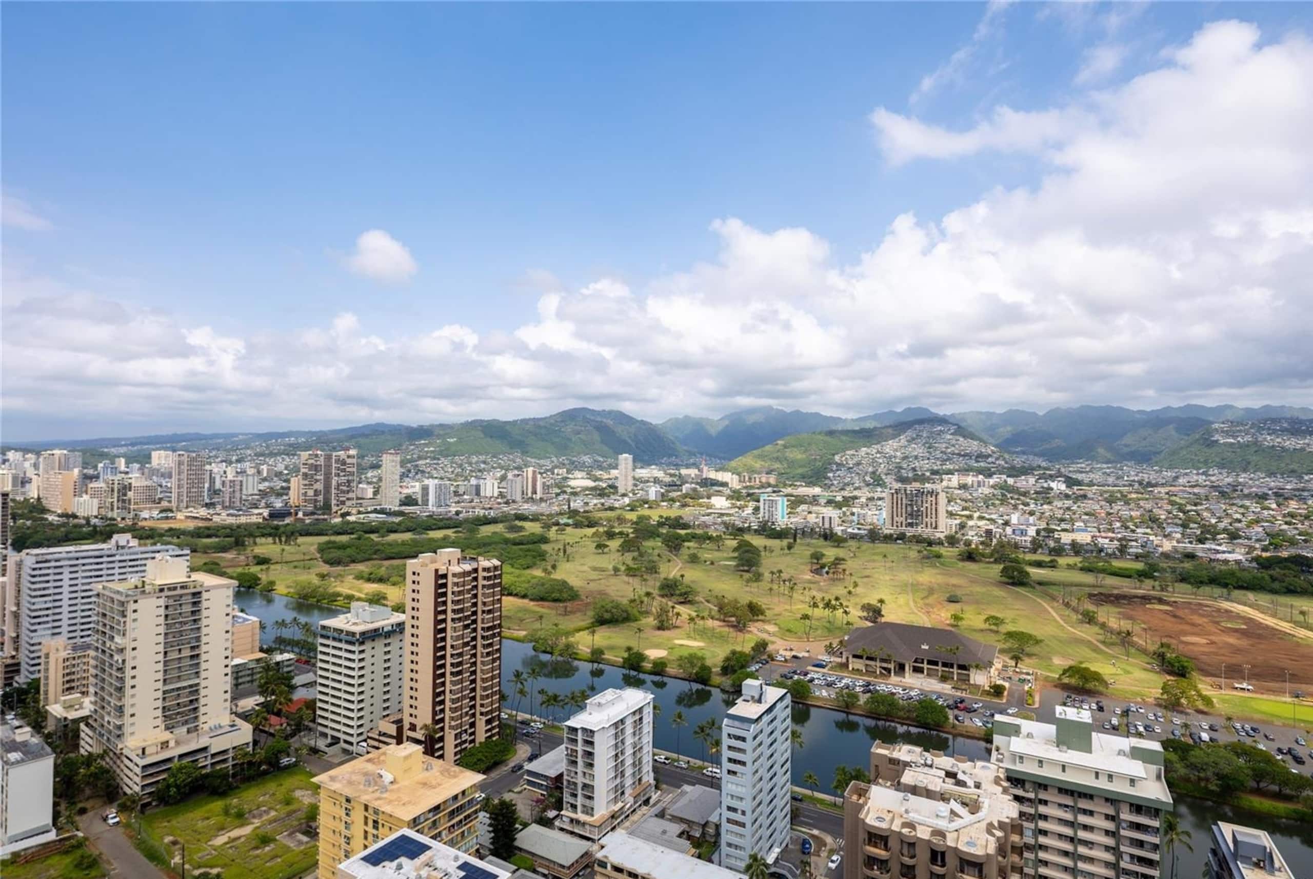Hotel in Honolulu · ★4.7 · 1 bedroom · 3 beds · 1 private bath - Image 17