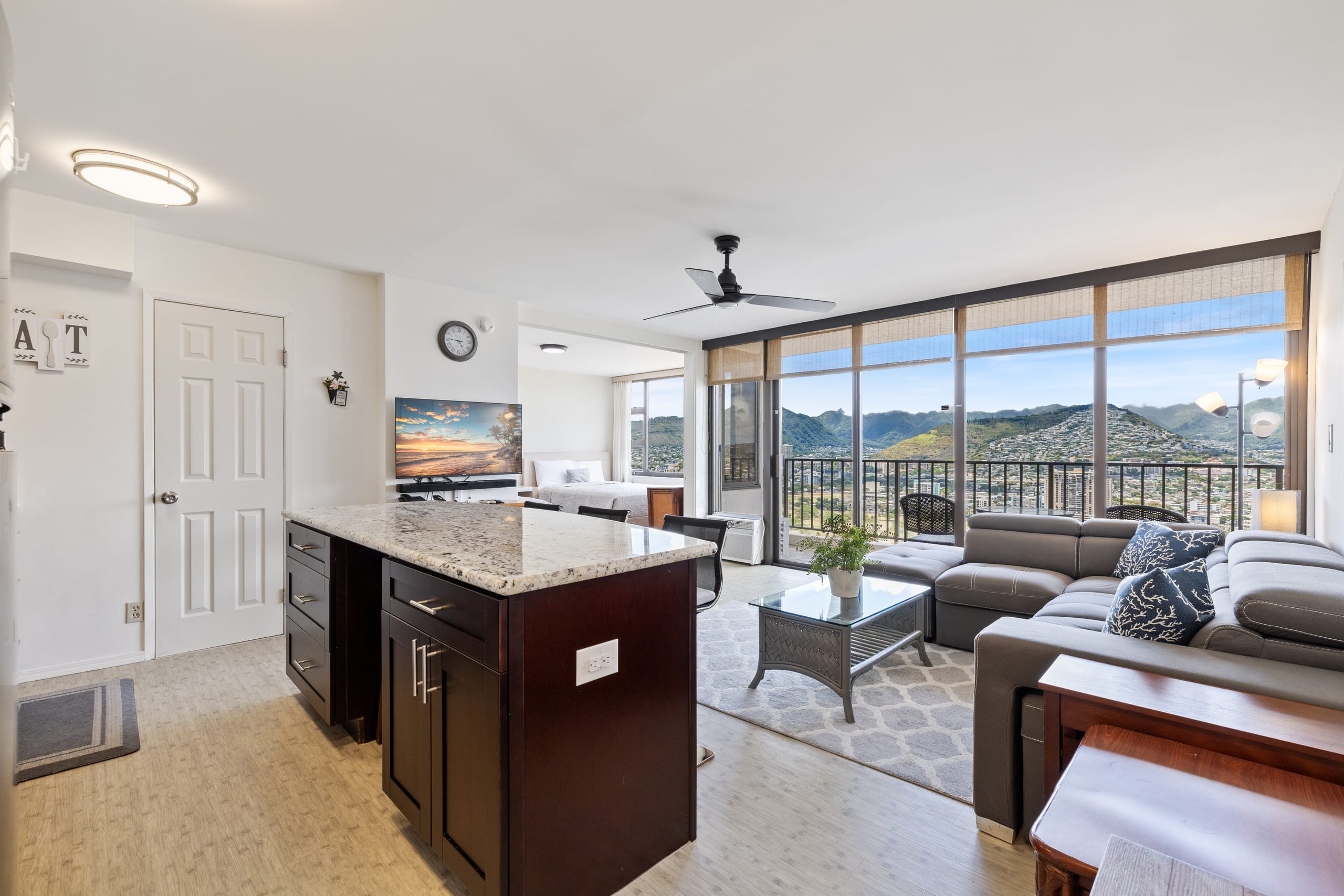 Hotel in Honolulu · ★4.7 · 1 bedroom · 3 beds · 1 private bath - Image 2