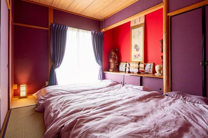 遠景に安土城天守閣が見える部屋：紫刃閣（しじんかく）
