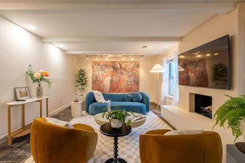 Top performing Airbnb: Peacock Paradise - Pool/Hot tub/ Game in Greater Inwood