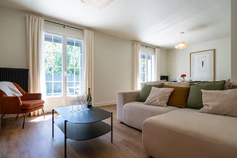 Canal-side house - 3 bedrooms and garden