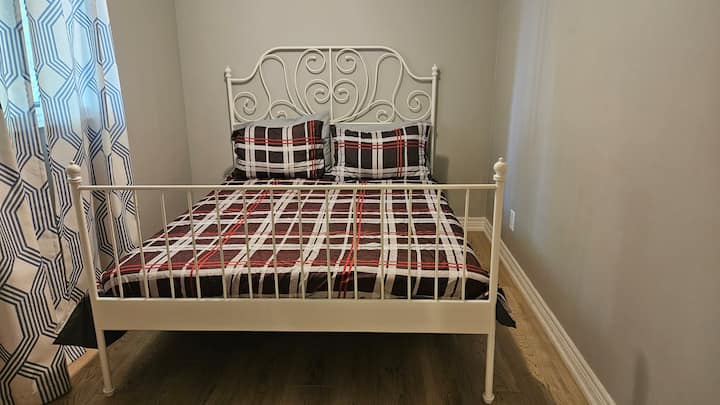 Chambre 3 avec un lit queen (premier étage)