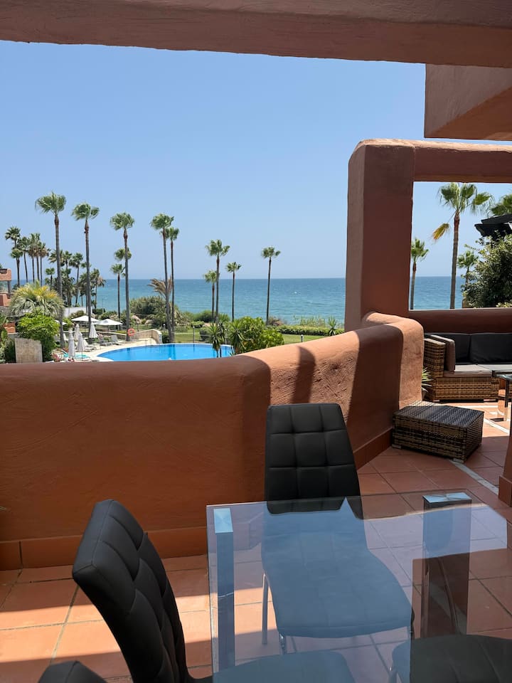 Beachfront 3br  Sea-view Terrace  Infinity Pool - Estepona