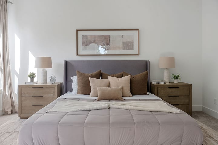 Გაიღვიძეთ მშვიდად, მშვიდი დიზაინით გარშემორტყმული.