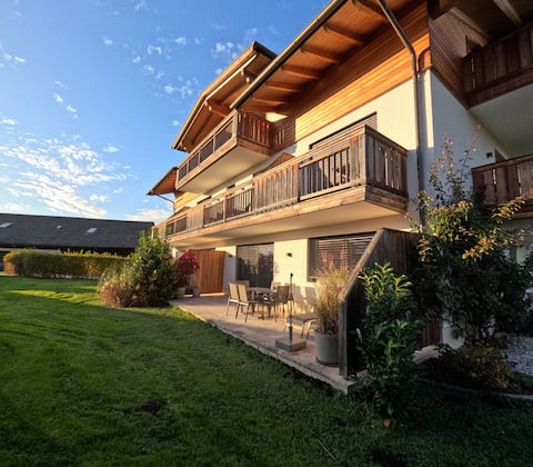 Big apartment at ground level with private terrace