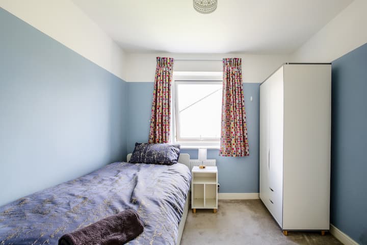 Ovaj krevet ima mogućnost izvlačenja drugog kreveta ispod njega