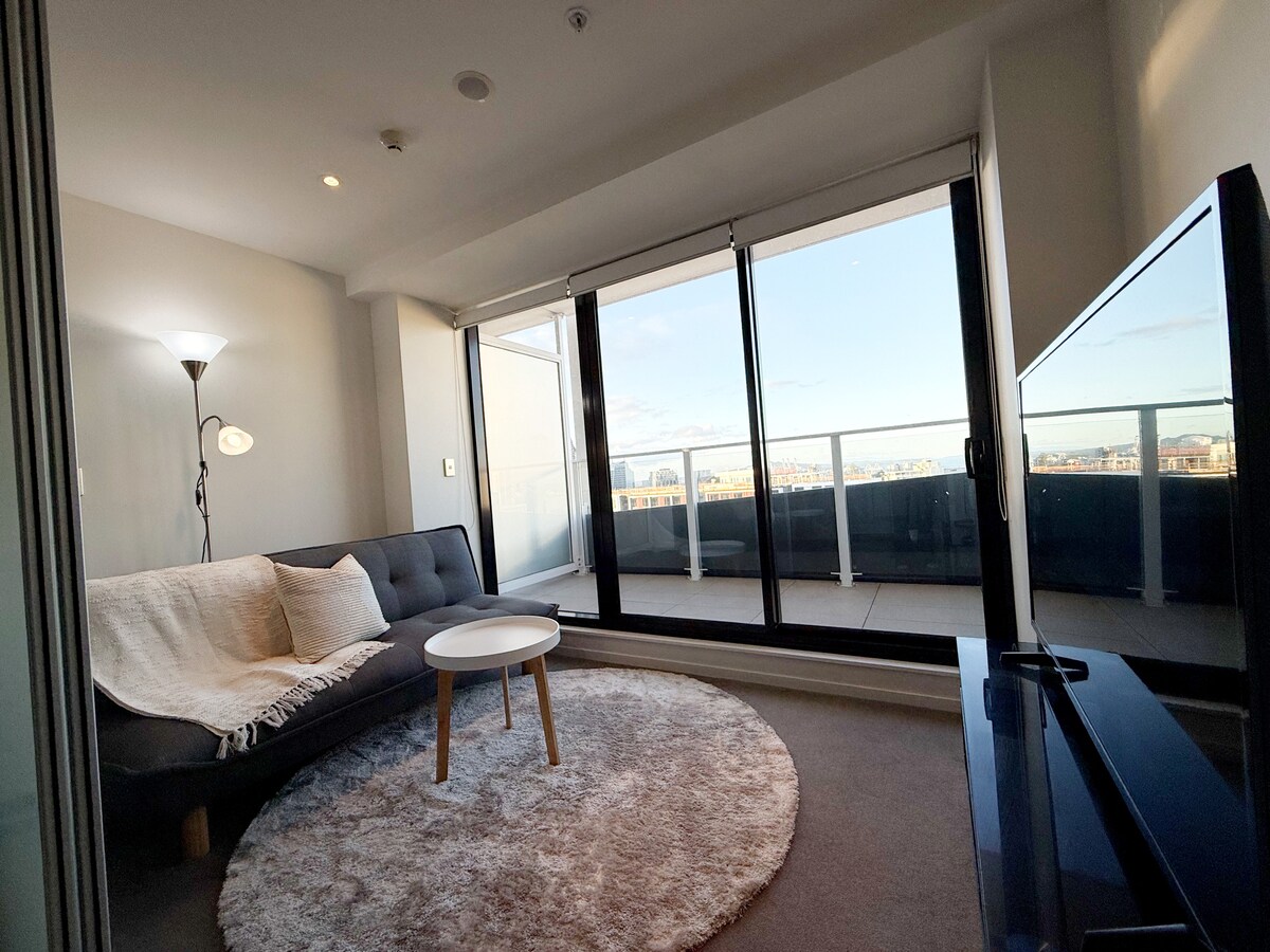 Top Airbnb: High Floor Cosy Apartment located in Heart of CBD in Auckland City Centre