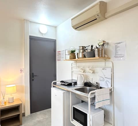 Top performing Airbnb: Studio 1 - Meaux - Near Disney - Free parking in Meaux