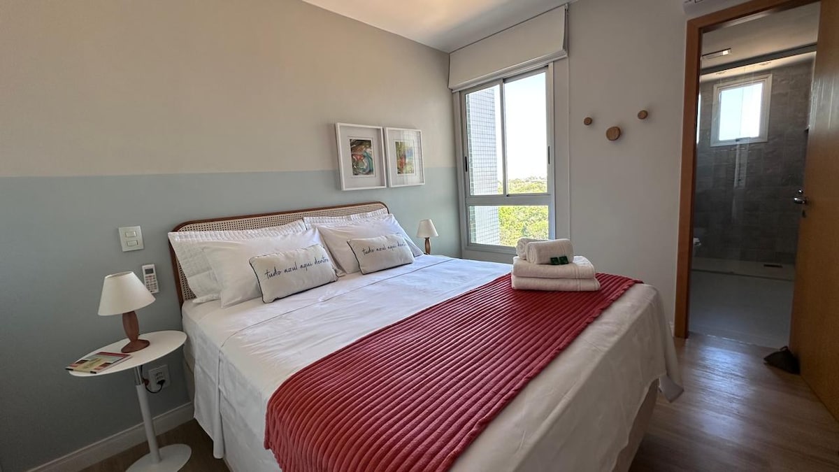 Apartman s bračnim krevetom, klima-uređajem i 55-inčnim pametnim OLED televizorom.