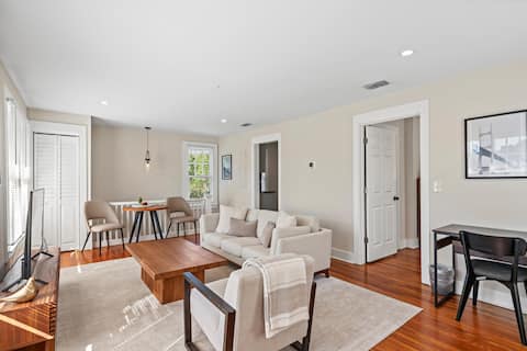 Top performing Airbnb: Cozy Riverside Loft - Relax and Unwind in Riverside