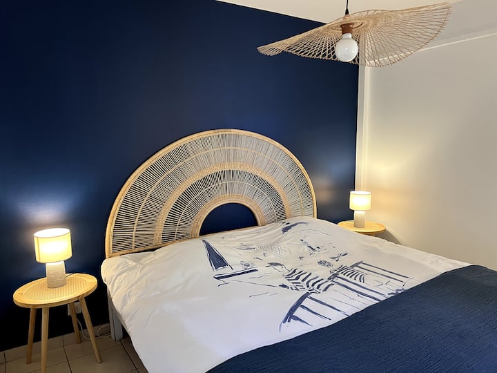 Spálňa s manželskou posteľou veľkosti King + veľké skrine