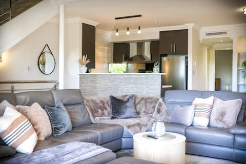 Top Airbnb: Dolphin Quay Townhouse in Mandurah
