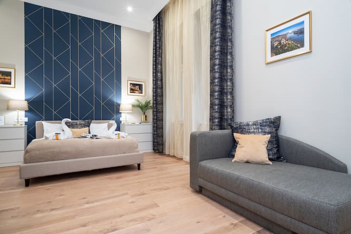 Stylish Retreat For 3 ~ Historic Palace Qtr ~A/c - Budapest