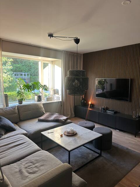 Top performing Airbnb: Spacious townhouse with large patio, close to Stockholm city in Bromma