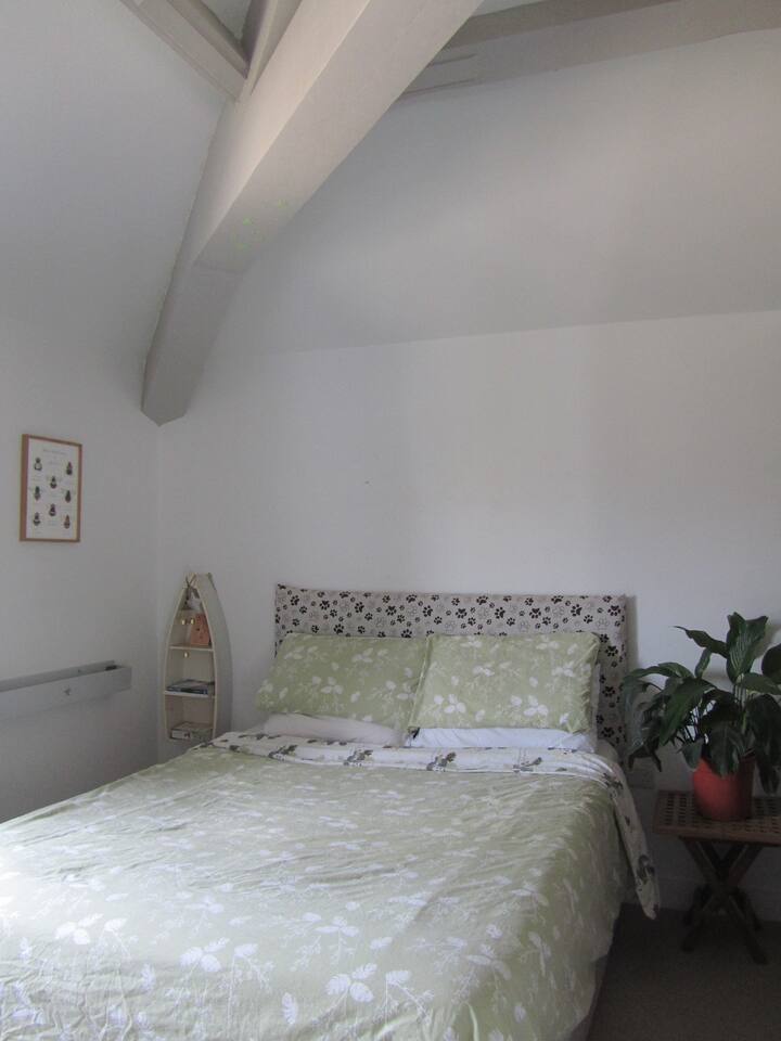 VEĽKÁ SPÁLŇA S POSTEĽOU VEĽKOSTI KING
VEĽKÝ ŠATNÍK
OPAČNÁ VEĽKÁ KÚPEĽŇA