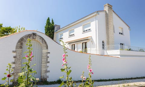 Les Arènes | Renovated, View, Families, Garage, Parking