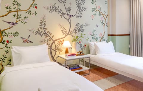 Charming 4BRs Townhouse • 5-min MRT • China Town