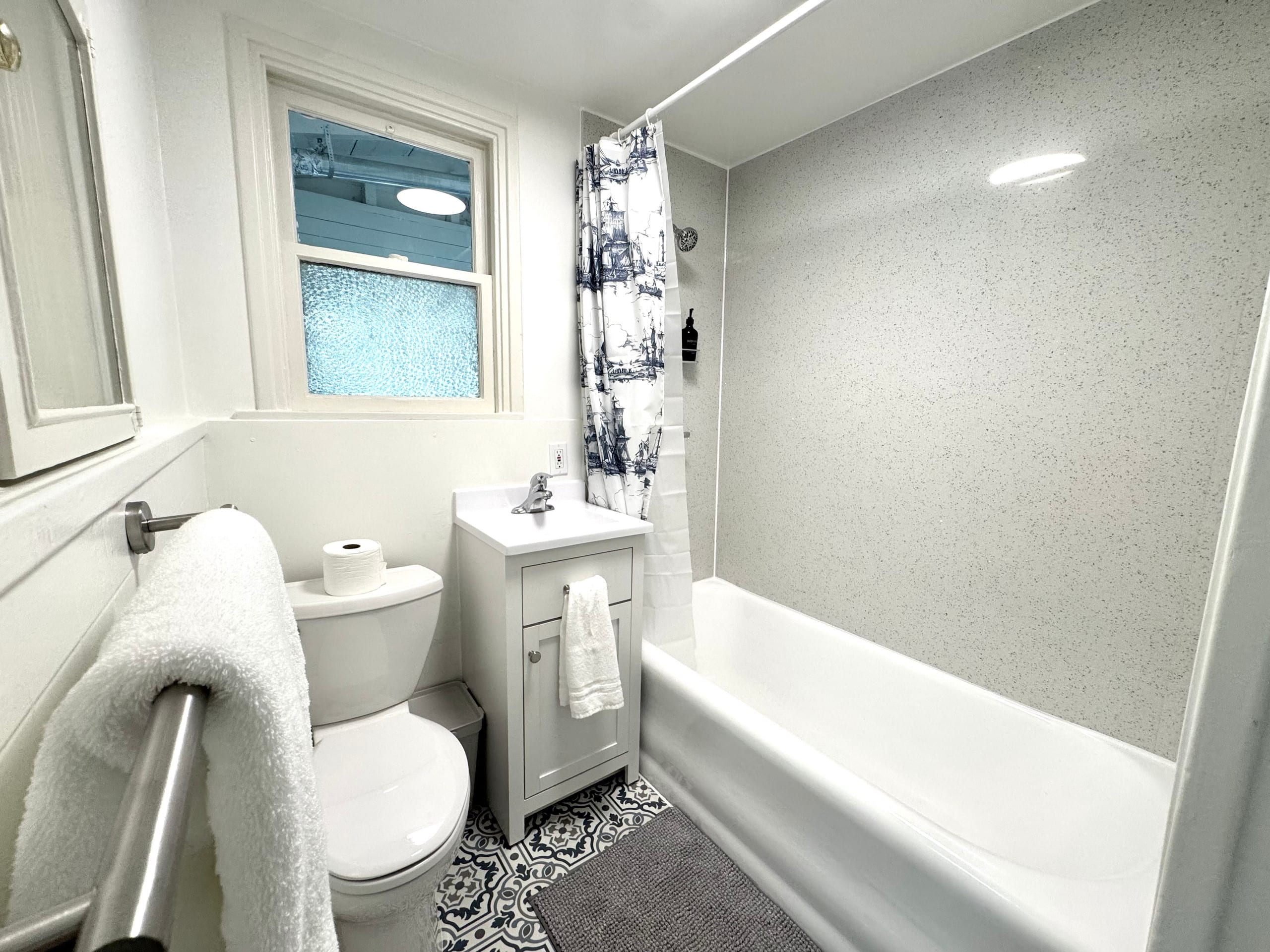 Home in San Francisco · ★5.0 · 1 bedroom · 2 beds · 2 baths - Image 15