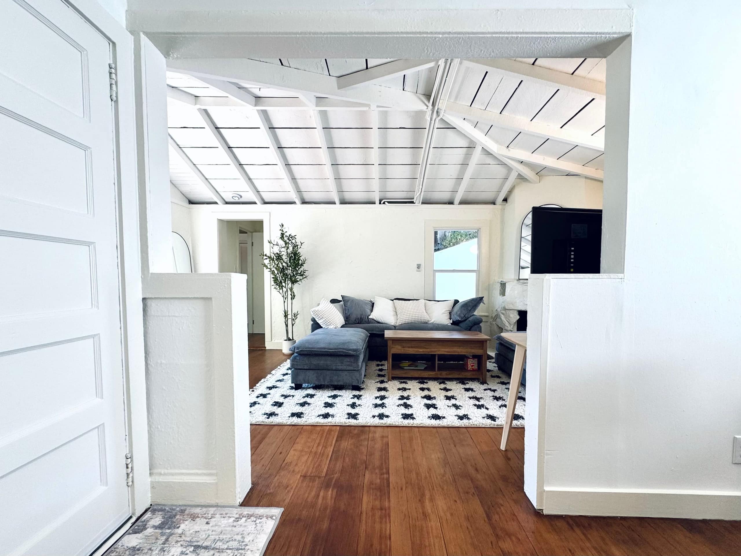 Home in San Francisco · ★5.0 · 1 bedroom · 2 beds · 2 baths - Image 4