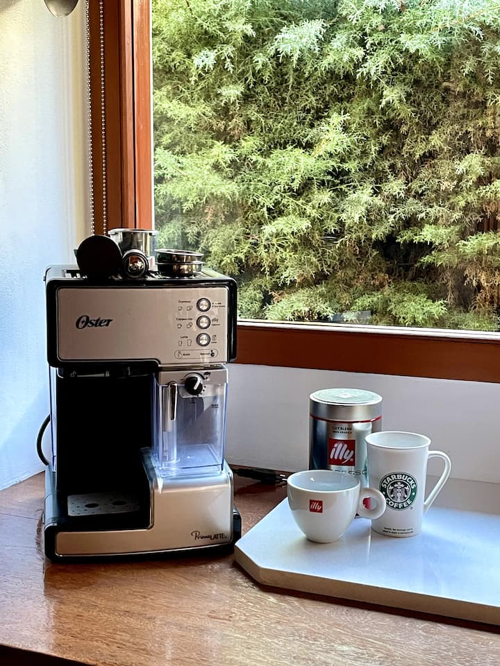 Casa Cálida En Bariloche-desayuno- Barrio Belgrano - Bariloche