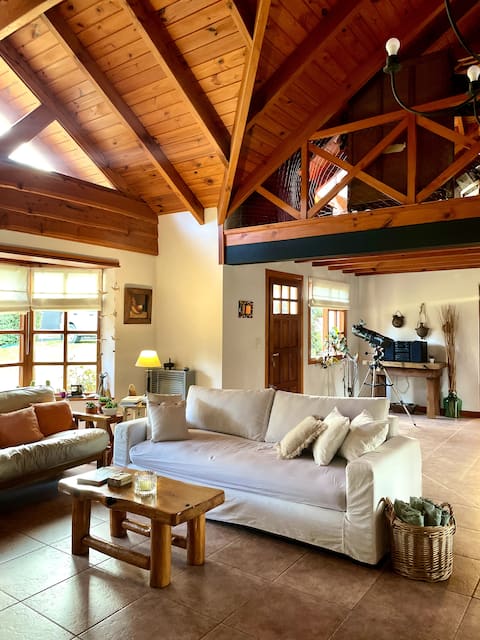 Warm house in Bariloche-Breakfast- Belgrano neighborhood