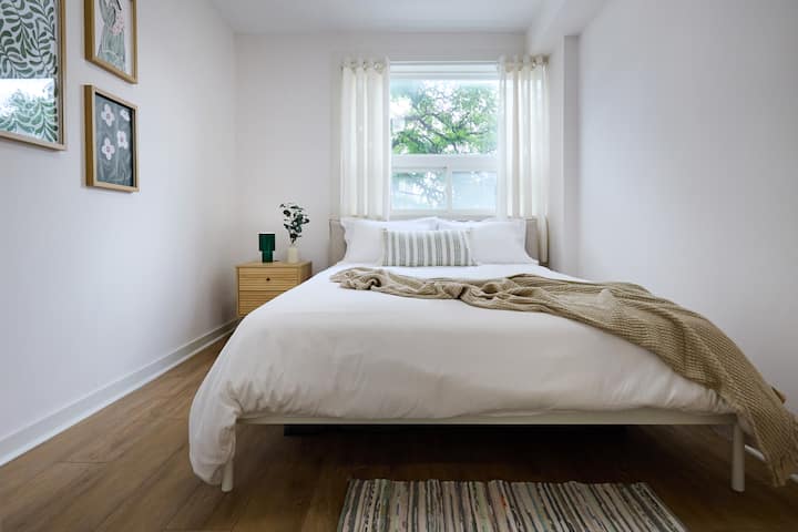 Spacious 3 Bedroom In Iconic Kensington Market - Toronto