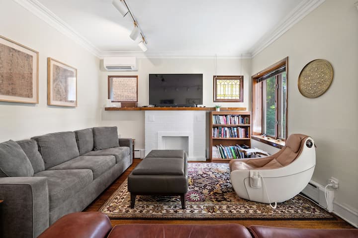 1910 Charming Flat - Walk To Beach & Loyola! - Evanston, IL