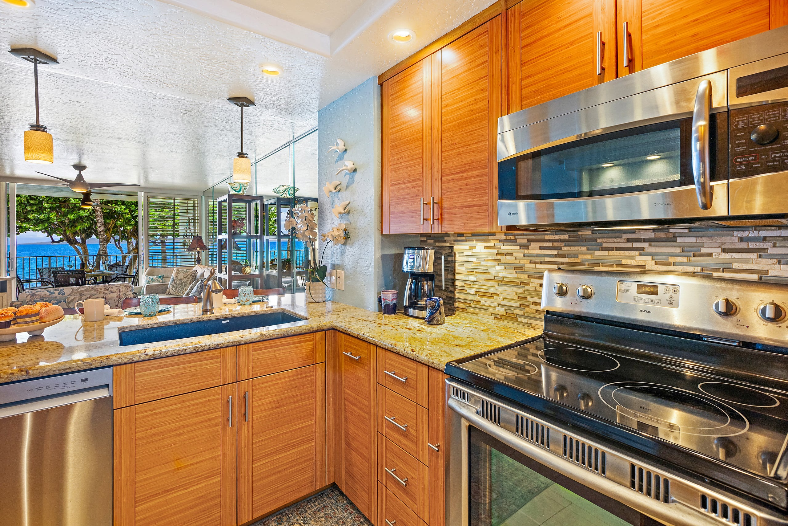 Boldly Oceanfront. Royal Mauian 2-Bedroom Retreat - Image 7